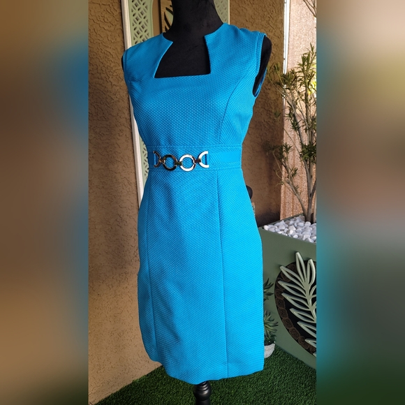 Tahari Dresses & Skirts - Tahari Aqua Textured Sheath Dress with Decorative Linked Belt